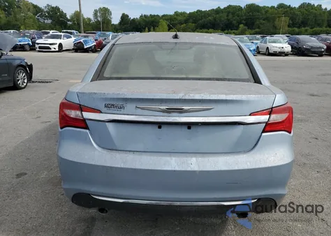 2013 Chrysler 200 Lx z USA, uszkodzony, nr VIN 1C3CCBAG0DN737515